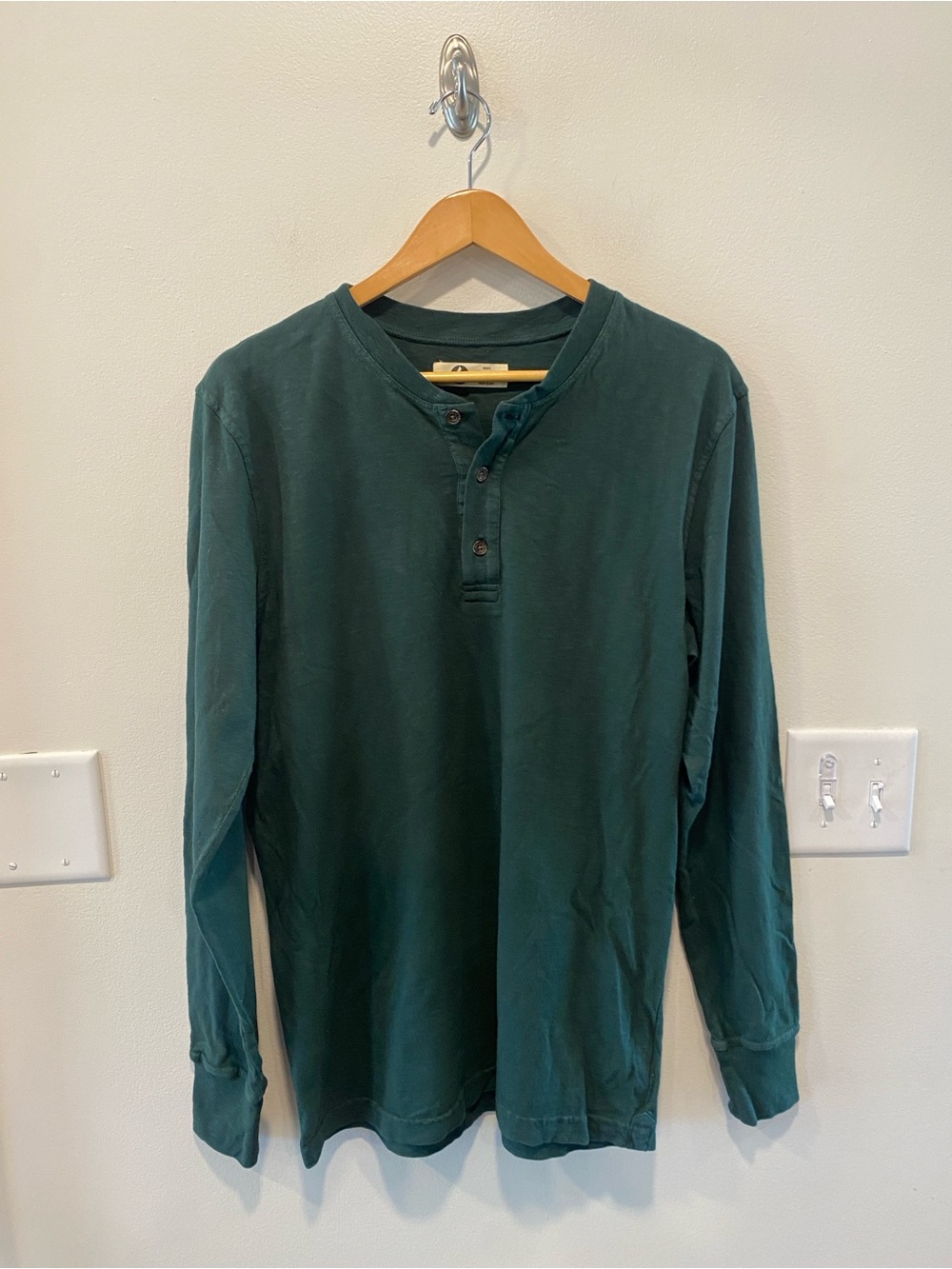 American giant Henley men’s size medium 100% cotton long sleeve green